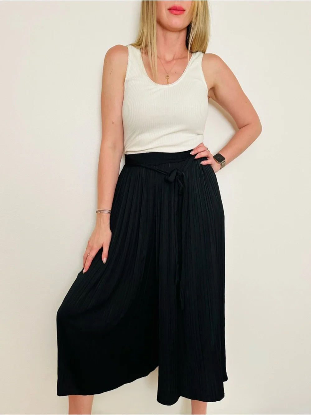 Zara Black Pleated High Waisted Culottes Wide Leg Pants Belted Size XS
